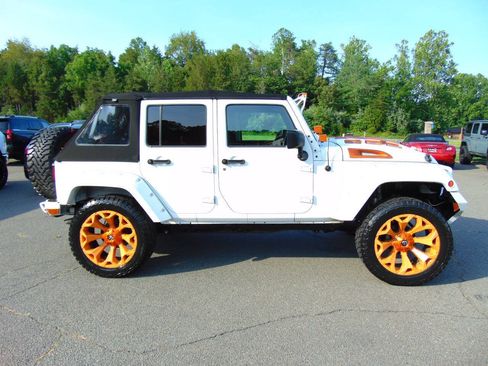 Used 2016 Jeep Wrangler Unlimited Sport w/ Connectivity Group AWD/4WD image 41
