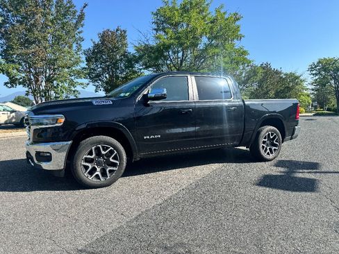 Used 2025 RAM 1500 Laramie AWD/4WD image 3