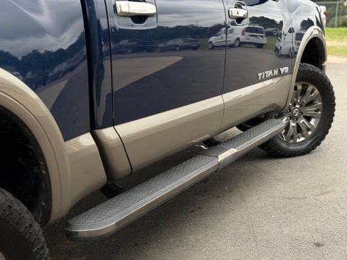 Used 2018 Nissan Titan SV AWD/4WD image 21