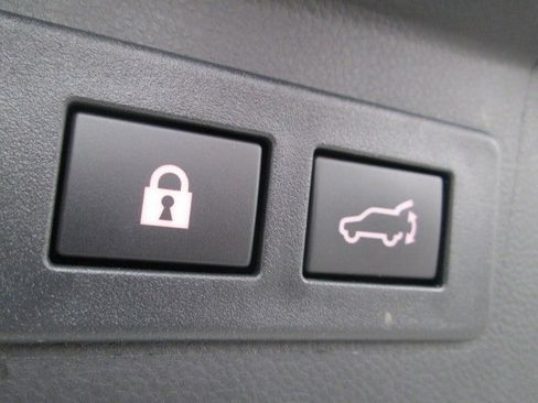 Used 2024 Subaru Outback Premium image 12