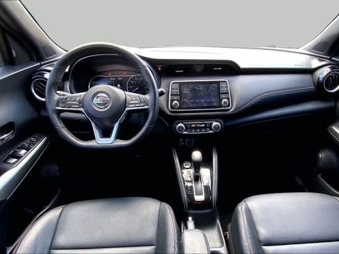Used 2019 Nissan Kicks SR w/ SR Premium Package FWD image 16