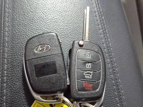 Used 2013 Hyundai Santa Fe Sport w/ Popular Equipment Pkg FWD image 27