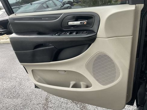 Used 2020 Dodge Grand Caravan SXT FWD image 19