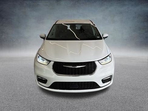 Used 2023 Chrysler Pacifica Touring-L image 15