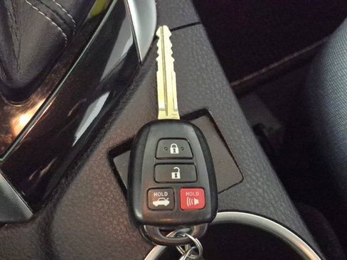 Used 2018 Toyota Corolla L image 24