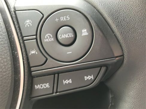 Used 2025 Toyota Corolla SE image 17