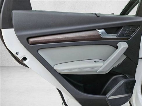 Used 2023 Audi Q5 2.0T Prestige w/ Prestige Package image 21