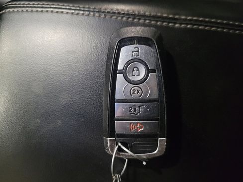 Used 2021 Ford Explorer XLT w/ Equipment Group 202A image 32