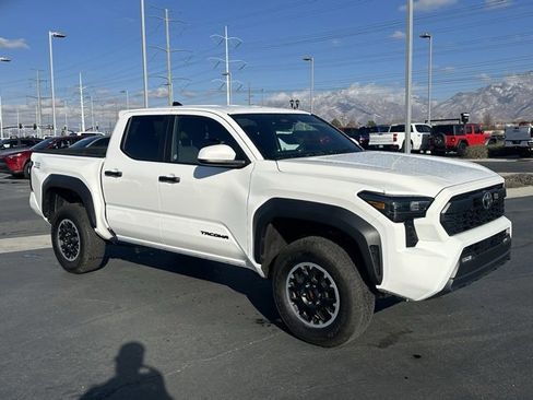 Used 2025 Toyota Tacoma TRD Off-Road image 32