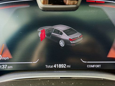 Certified 2022 BMW 750i xDrive image 12