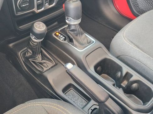 Used 2025 Jeep Wrangler Unlimited Sahara w/ Safety Group AWD/4WD image 22
