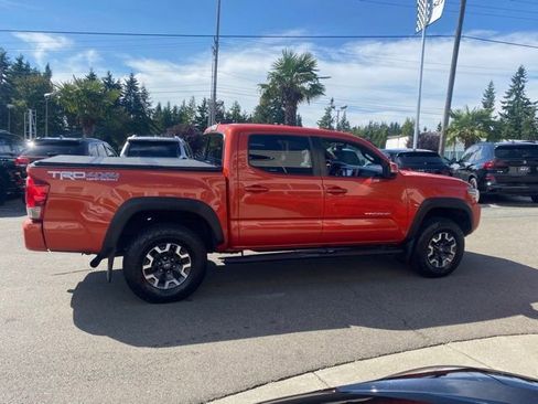 Used 2017 Toyota Tacoma TRD Off-Road image 6