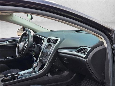 Used 2015 Ford Fusion SE image 19