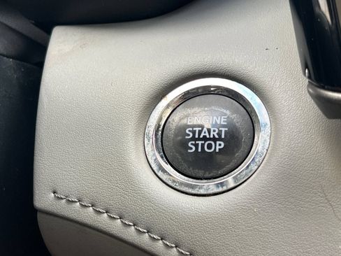 Used 2023 Toyota Highlander XLE AWD/4WD image 23