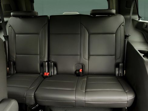 Used 2022 Chevrolet Tahoe Z71 w/ Luxury Package image 17