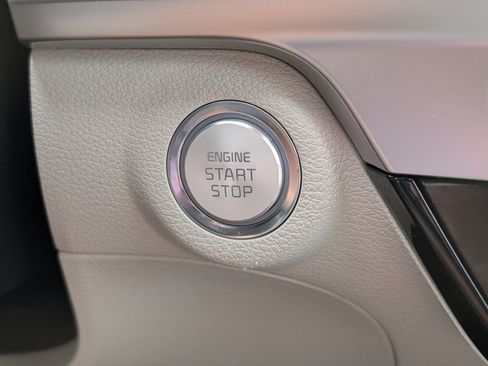 Certified 2023 Kia Telluride S w/ S Sunroof Package AWD/4WD image 29