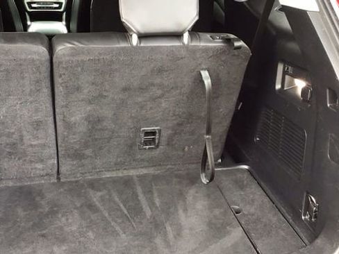 Used 2022 Ford Explorer XLT w/ Equipment Group 202A image 11