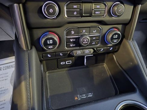 Used 2023 Chevrolet Suburban LT image 27