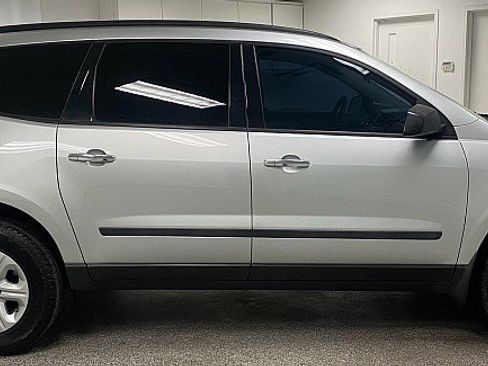 Used 2017 Chevrolet Traverse LS image 4