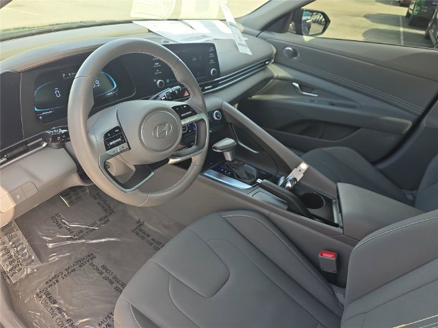 Used 2025 Hyundai Elantra Sport FWD image 15