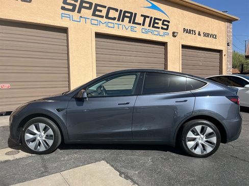 Used 2023 Tesla Model Y AWD image 3