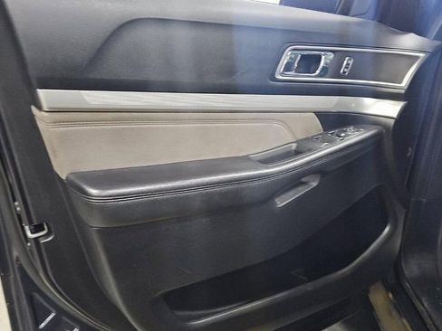 Used 2017 Ford Explorer XLT w/ Equipment Group 202A image 9