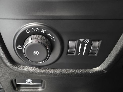 Used 2023 Jeep Grand Cherokee Limited image 9