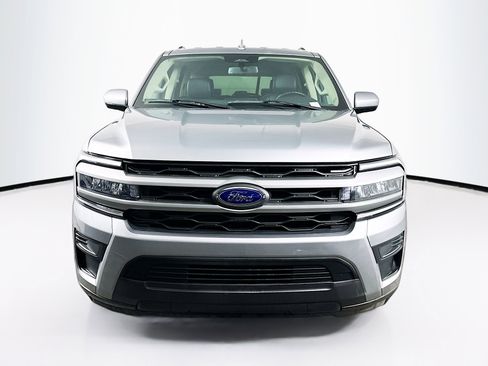 Used 2024 Ford Expedition XLT image 2