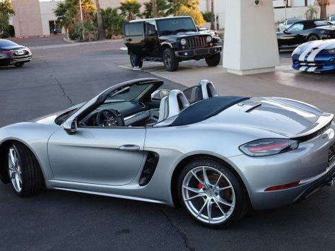 Used 2017 Porsche 718 Boxster S image 17