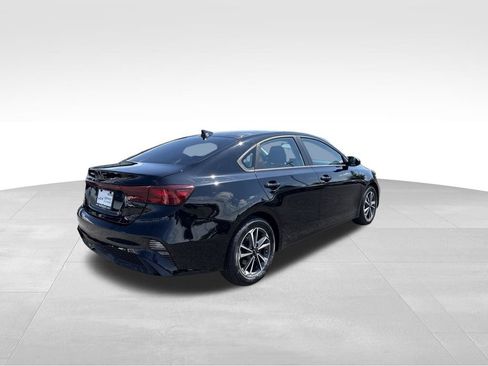 Certified 2023 Kia Forte LXS FWD image 7
