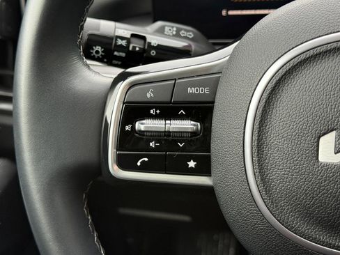 Certified 2025 Kia Sorento EX w/ Panoramic Sunroof Package image 34