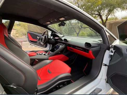 Used 2021 Lamborghini Huracan EVO RWD image 9