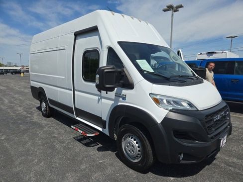Used 2024 RAM ProMaster 3500 w/ Delivery Van Package image 11