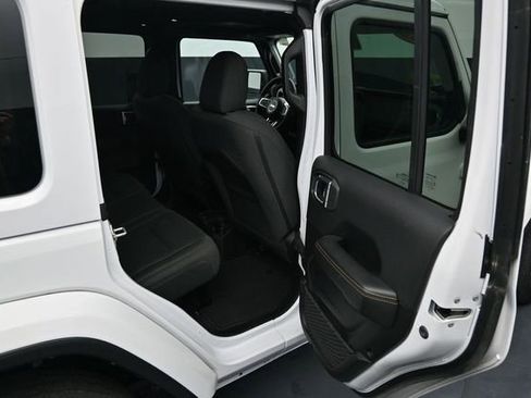 Used 2025 Jeep Wrangler Unlimited Sahara AWD/4WD image 30