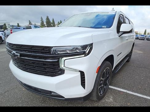 Used 2023 Chevrolet Suburban RST AWD/4WD image 3