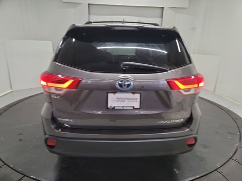 Used 2017 Toyota Highlander XLE image 8