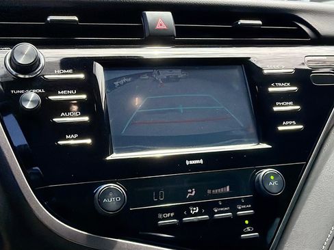 Used 2020 Toyota Camry SE FWD image 9