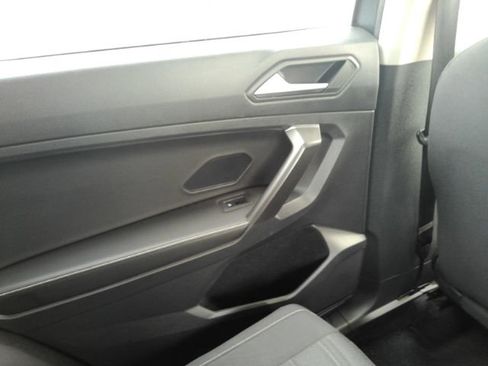 Used 2022 Volkswagen Tiguan S image 26