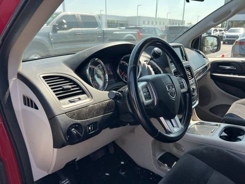 Used 2015 Dodge Grand Caravan SXT w/ Rear Park Assist Package FWD image 9