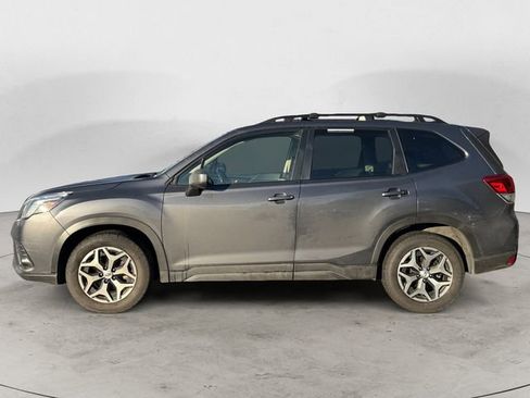 Used 2022 Subaru Forester Premium image 2