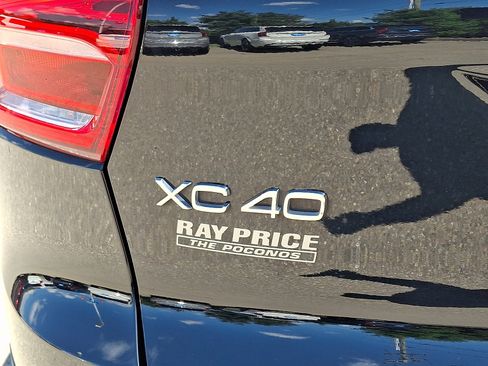 Certified 2024 Volvo XC40 B5 Plus w/ Protection Package Premier AWD/4WD image 34