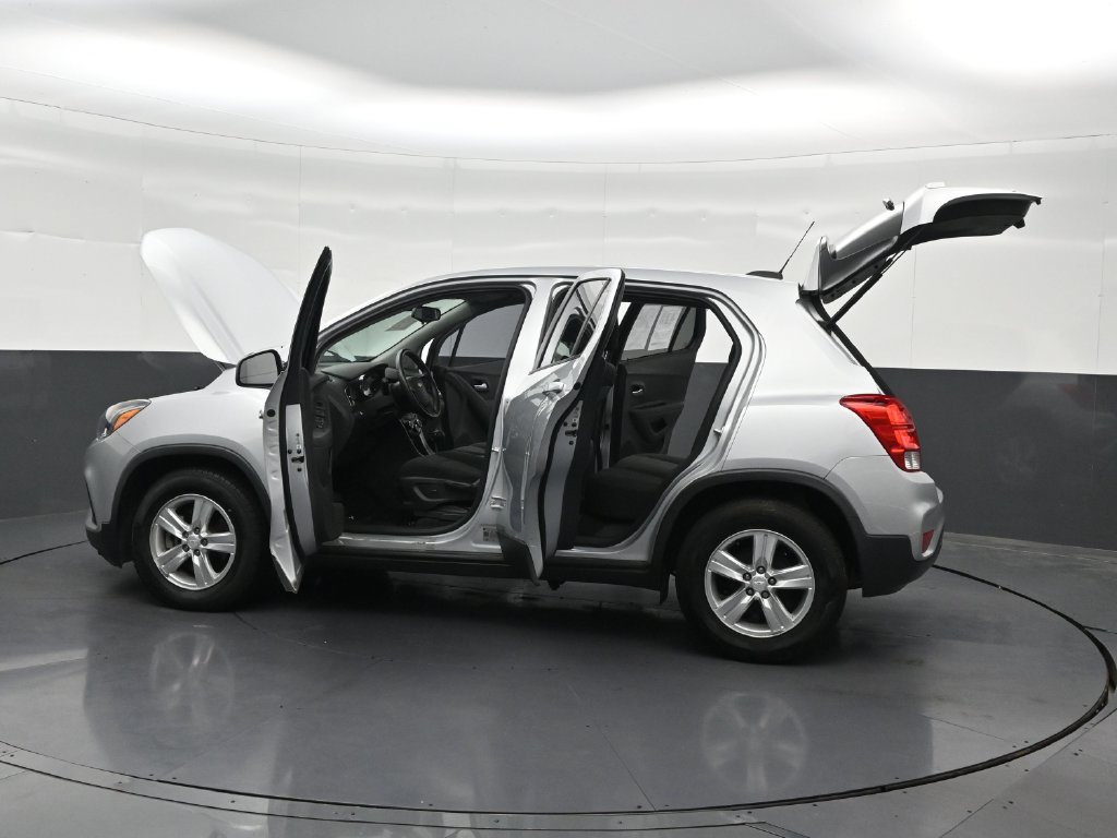 Used 2020 Chevrolet Trax LS FWD image 34
