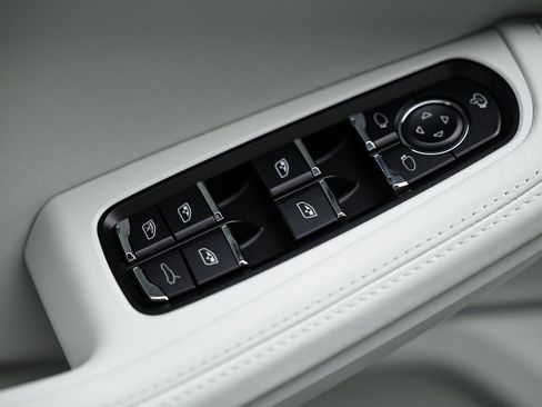 New 2026 Porsche Macan image 24