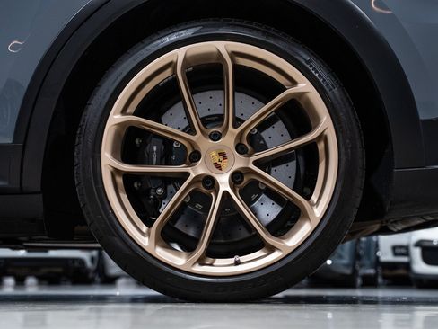 Used 2022 Porsche Cayenne Turbo GT AWD/4WD image 12