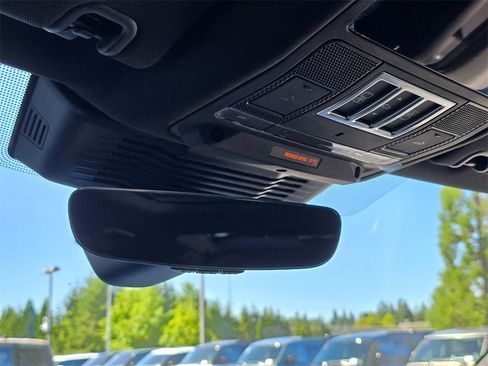 New 2025 Land Rover Discovery S image 18