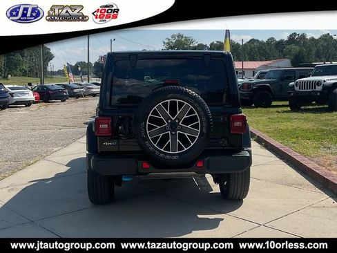 Used 2023 Jeep Wrangler Unlimited Sahara w/ Cold Weather Group AWD/4WD image 5