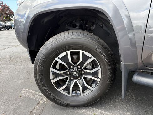 Used 2021 Toyota Tacoma TRD Sport AWD/4WD image 33