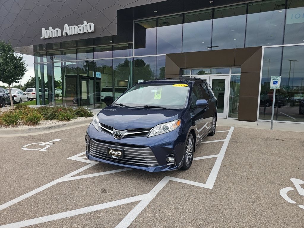 Used 2018 Toyota Sienna XLE w/ XLE Navigation Package FWD image 1