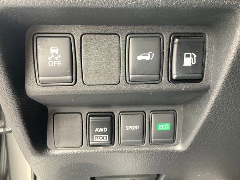Used 2018 Nissan Rogue SV AWD/4WD image 22