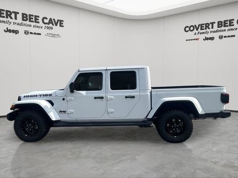 New 2025 Jeep Gladiator Sport image 16